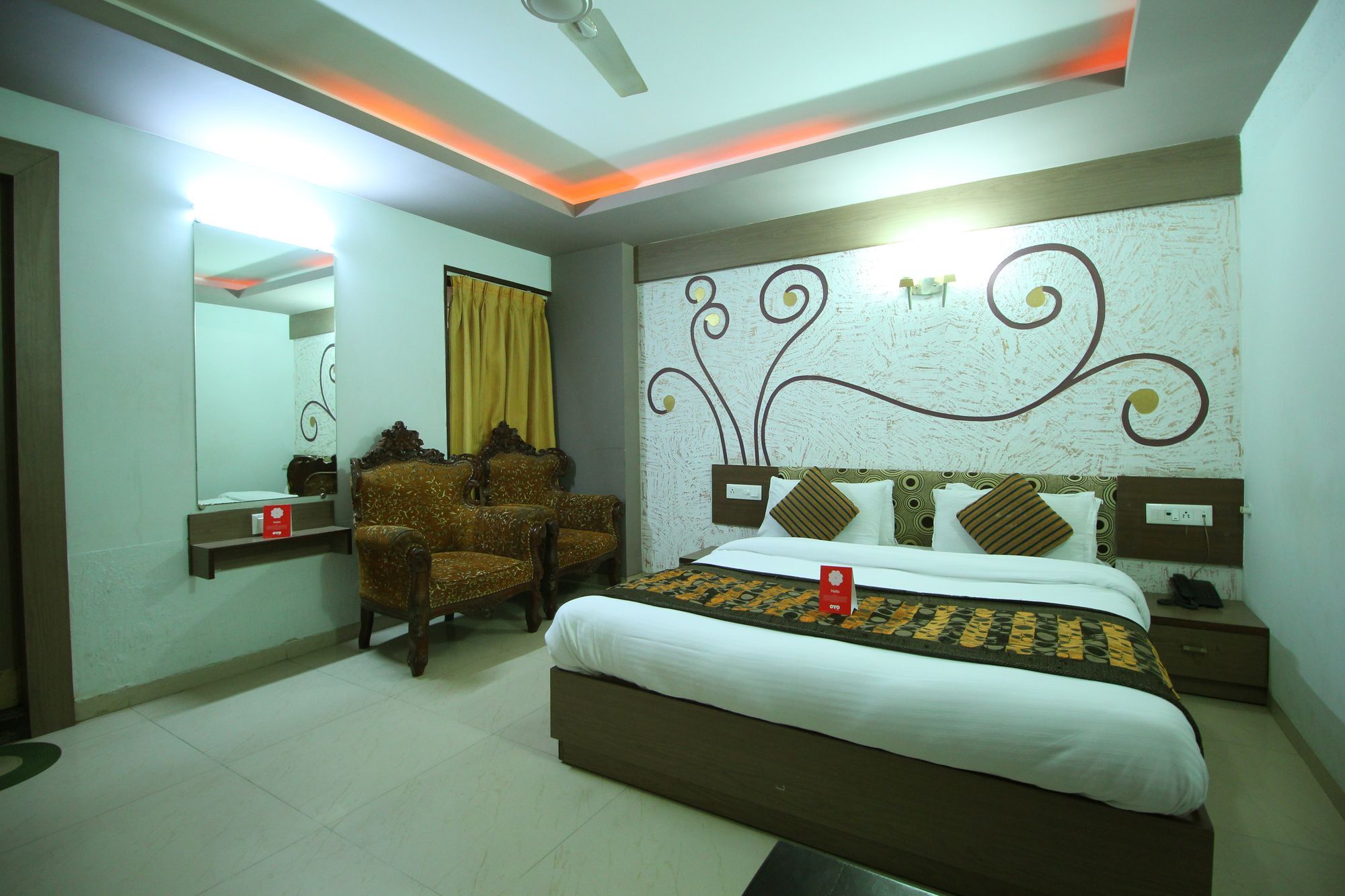 Oyo 4161 Hotel Shailly Inn أحمد أباد المظهر الخارجي الصورة