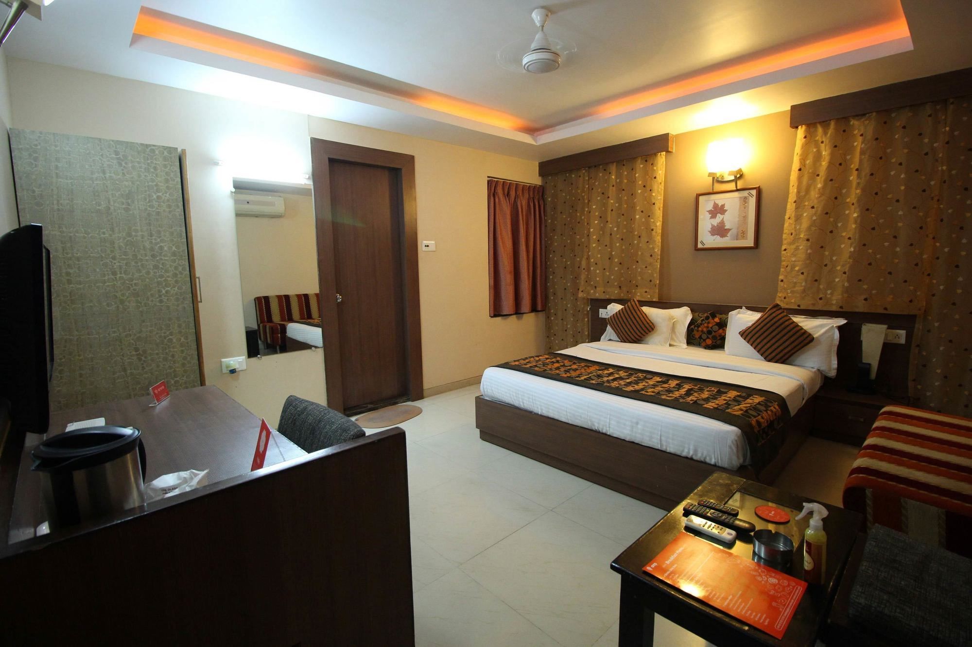 Oyo 4161 Hotel Shailly Inn أحمد أباد المظهر الخارجي الصورة