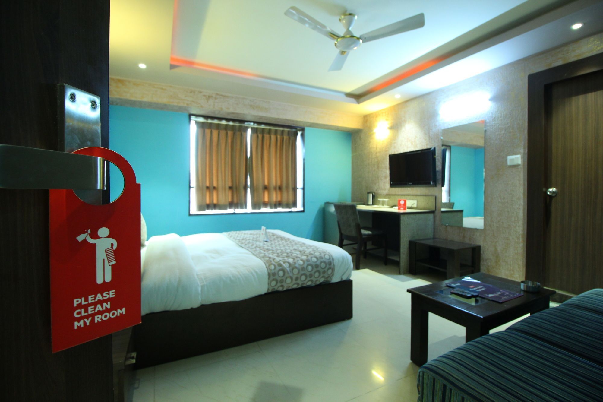 Oyo 4161 Hotel Shailly Inn أحمد أباد المظهر الخارجي الصورة