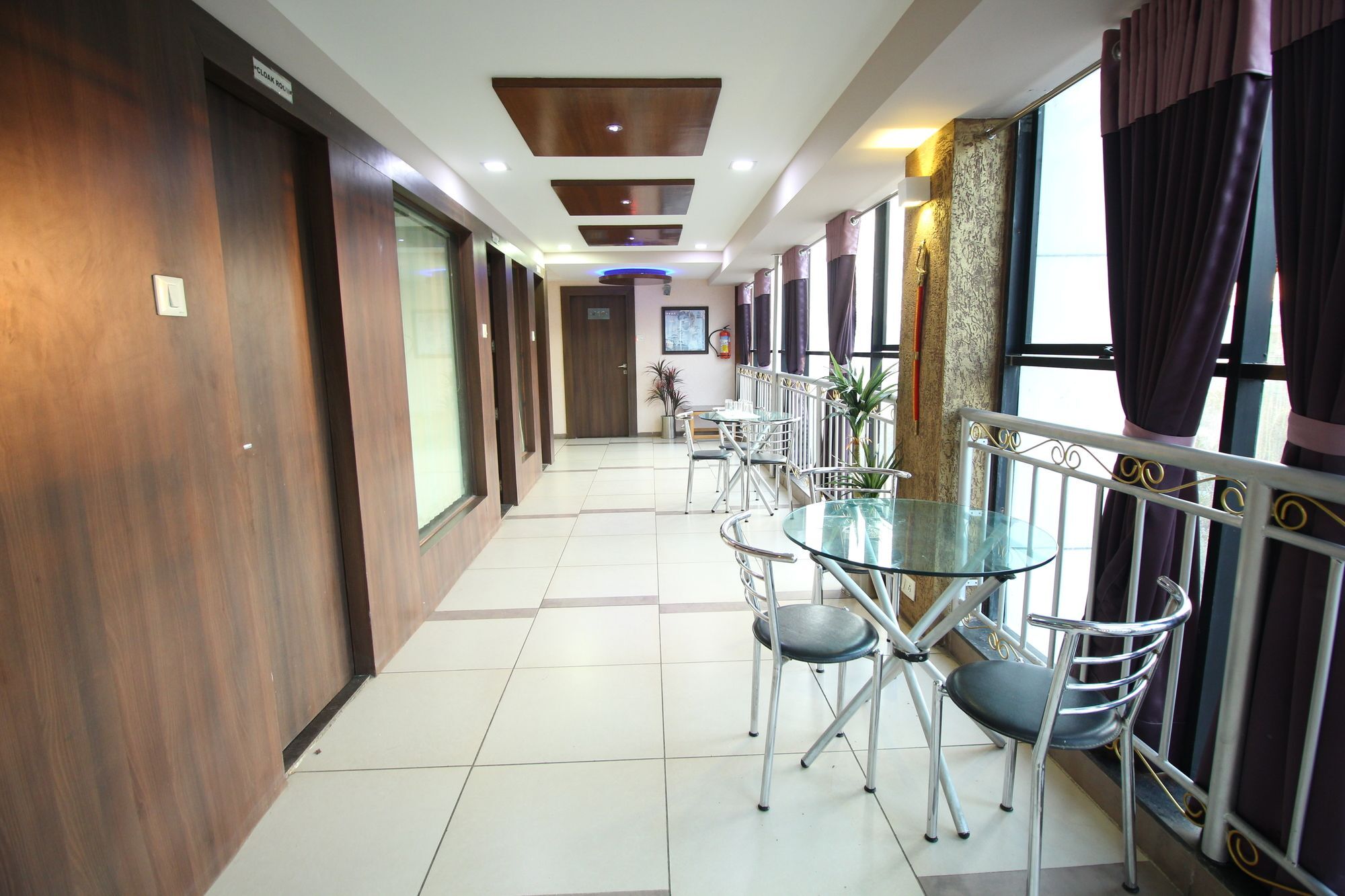 Oyo 4161 Hotel Shailly Inn أحمد أباد المظهر الخارجي الصورة
