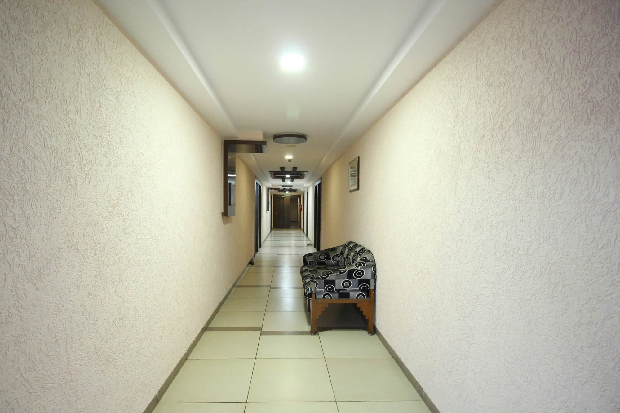Oyo 4161 Hotel Shailly Inn أحمد أباد المظهر الخارجي الصورة