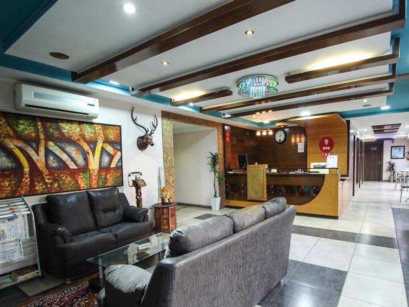 Oyo 4161 Hotel Shailly Inn أحمد أباد المظهر الخارجي الصورة